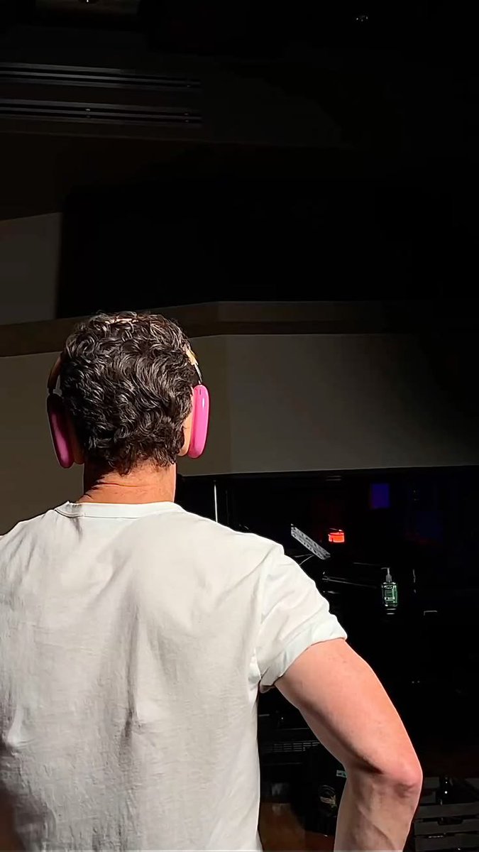 Hatussys's tweet photo. I love back shots of curls https://t.co/lVB43UQE7O