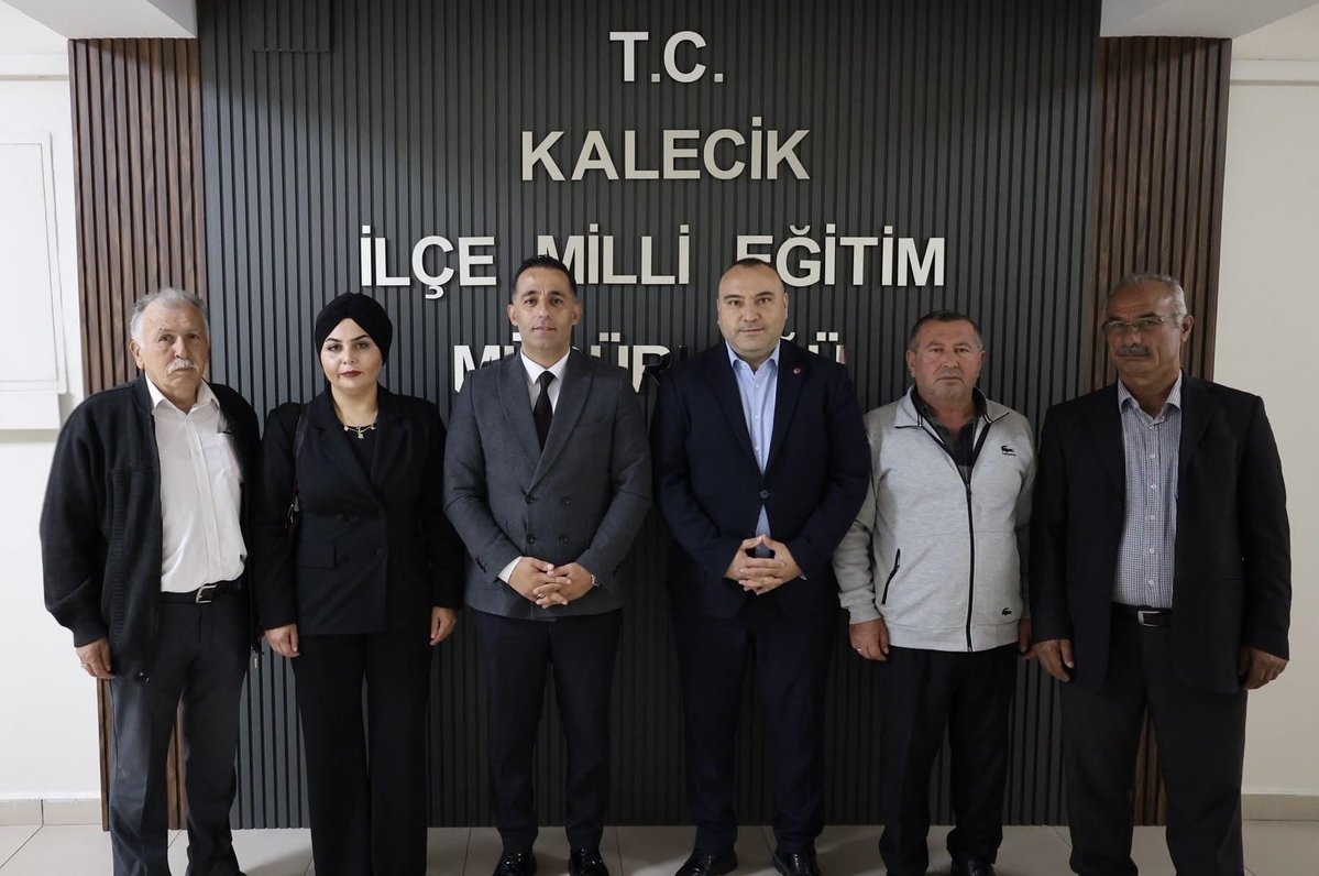 Kalecikilcemem's tweet photo. 🤝 Ziyaret

Kalecik Dernekler Federasyonu Genel Başkanı Sayın Gökhan Balcı ve federasyon üyeleri, İlçe Millî Eğitim Müdürümüz Sayın Emrah Gündüz’ü ziyaret etti.

Nazik ziyaretleri için teşekkür ederiz. 🇹🇷
@tcmeb @MemAnkara @MltAnk0644 
#yeşerenzihinlergüçlüyarınlar #kalecik #meb https://t.co/sinRJS0HTz