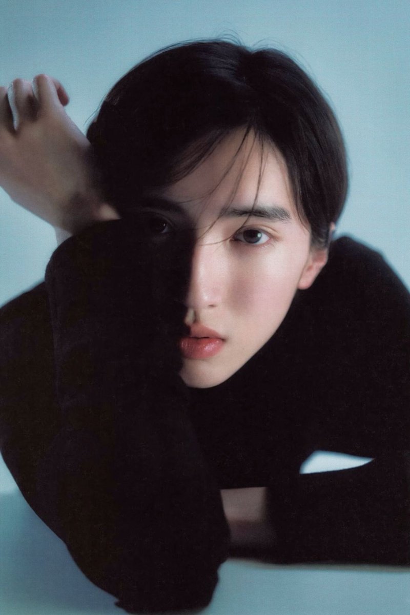 fan_pres_naniwa's tweet photo. 道枝駿佑 表紙に登場

📚10月20日発売
madame FIGARO japon 12月号増刊
表紙は道枝駿佑さん✨

8P特集では
『道枝駿佑と待ち合わせ。』を掲載。
情報解禁と同時に予約もスタートしています。

▼予約・詳細
https://t.co/Jn4wwfK9zA

#PR #なにわ男子 #道枝駿佑 https://t.co/hN1H0KPh3l
