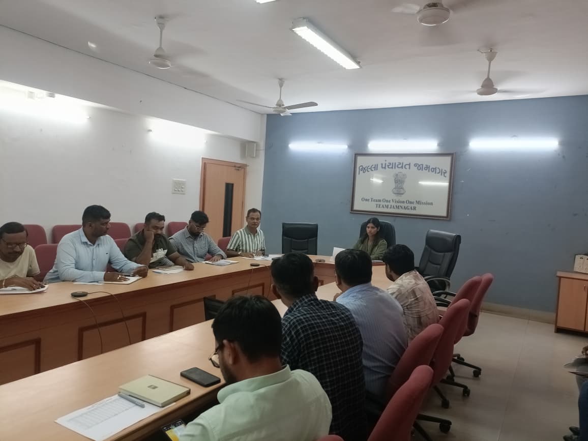 ddojamnagar2's tweet photo. ગ્રામ પંચાયત દ્વારા કરવામાં આવતી વેરા વસુલાત કામગીરીની સમીક્ષા અંતર્ગત બેઠક યોજવામાં આવી.

વેરા વસુલાતની નબળી કામગીરી કરનાર તમામ તલાટી મંત્રીઓને આગામી સમયમાં ઝુંબેશ સ્વરૂપે કામગીરી હાથ ધરી વસુલાતમાં નોંધપાત્ર સુધારો લાવવા તથા આકારણી અદ્યતન કરવા સુચના આપવામાં આવી.
@CMOGuj https://t.co/o92DxERDv1