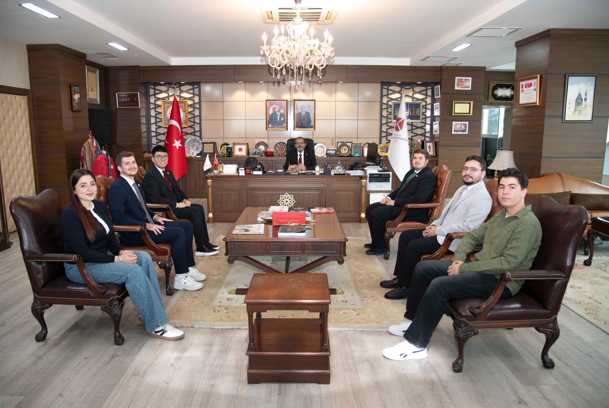 KTUNEDU's tweet photo. Üniversitemiz Yeşilay Topluluğu Rektörümüz Prof. Dr. Osman Nuri Çelik’i ziyaret etti. 

@oncelik 
@ktungencyesilay 

#KTÜN #Yeşilay https://t.co/e3pcqLVUgC