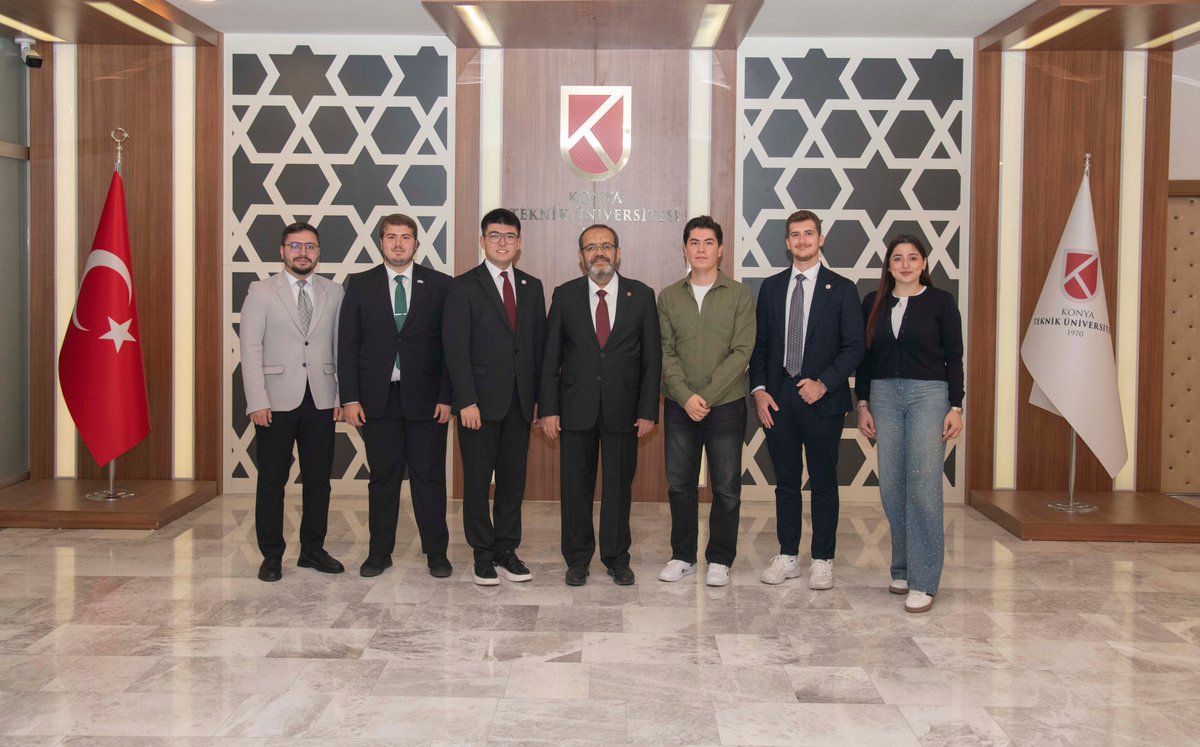 KTUNEDU's tweet photo. Üniversitemiz Yeşilay Topluluğu Rektörümüz Prof. Dr. Osman Nuri Çelik’i ziyaret etti. 

@oncelik 
@ktungencyesilay 

#KTÜN #Yeşilay https://t.co/e3pcqLVUgC