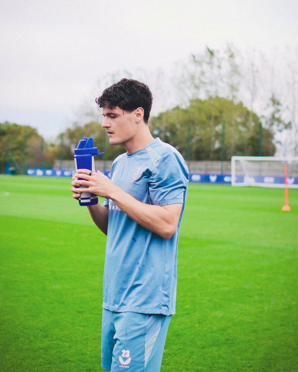 Everton's tweet photo. 🇩🇰💪 Getting closer and ready to make an impact. https://t.co/xu8wdgqeDC