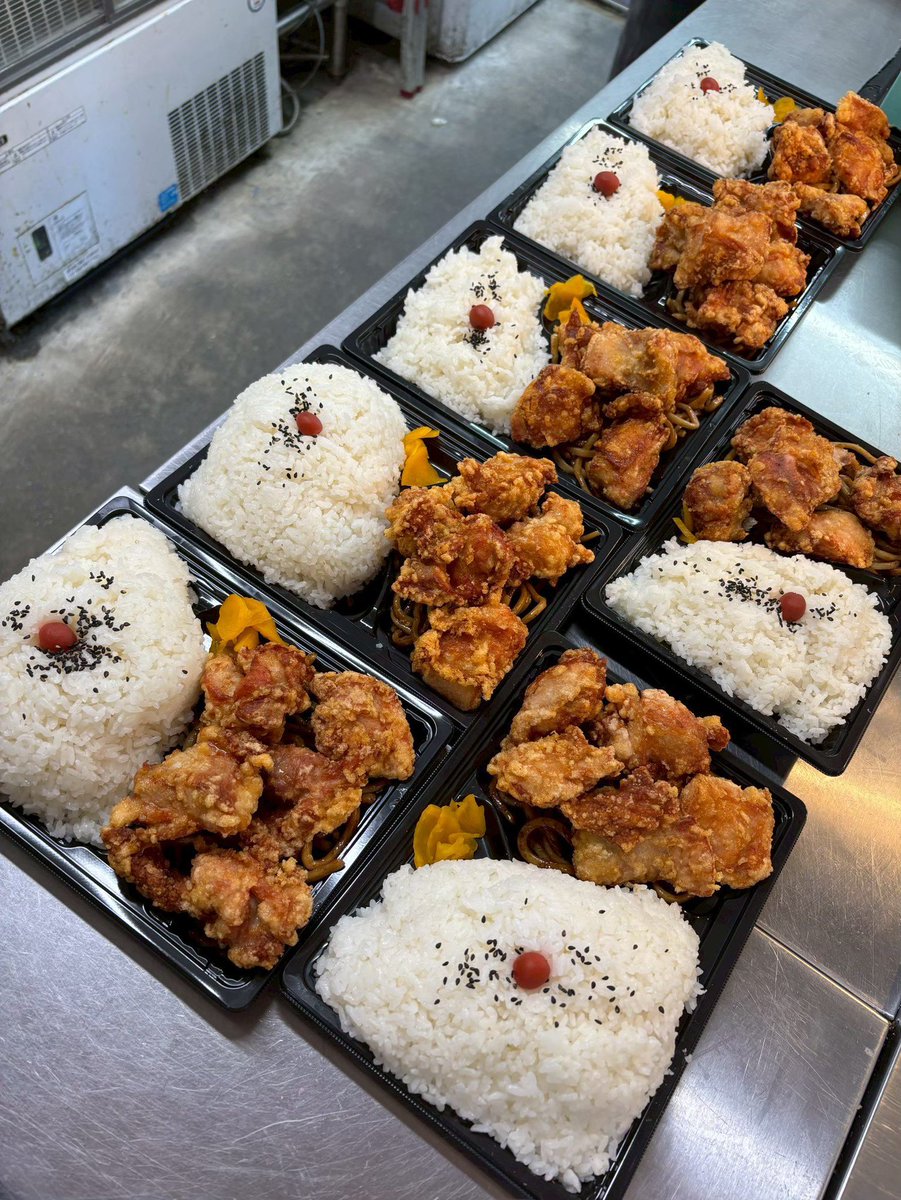 mammothhigashi0's tweet photo. 🦣マンモス弁当 東大阪店🔥

＼プレオープン店頭販売のお知らせです!‼️／

📅10/5・6・8・9・12・13・14
⏰11:30ごろ〜
🍱からあげ4個・ももむねミックス
👉ごはん300g 各800円！

照り焼きのり弁なども販売🍱
※数量限定・なくなり次第終了

一足先にマンモスを体験してください🦣🔥

#マンモス弁当 https://t.co/N6ohpureG4