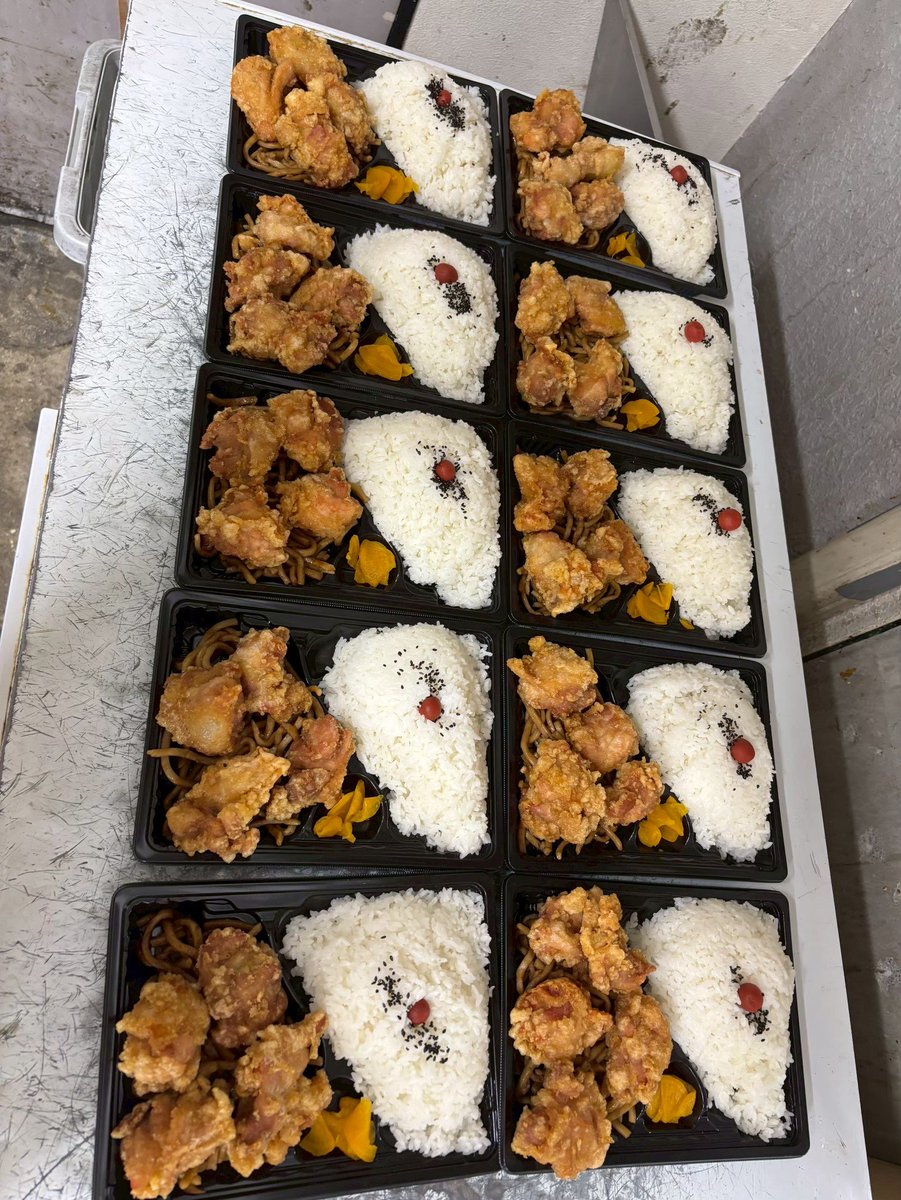 mammothhigashi0's tweet photo. 🦣マンモス弁当 東大阪店🔥

＼プレオープン店頭販売のお知らせです!‼️／

📅10/5・6・8・9・12・13・14
⏰11:30ごろ〜
🍱からあげ4個・ももむねミックス
👉ごはん300g 各800円！

照り焼きのり弁なども販売🍱
※数量限定・なくなり次第終了

一足先にマンモスを体験してください🦣🔥

#マンモス弁当 https://t.co/N6ohpureG4