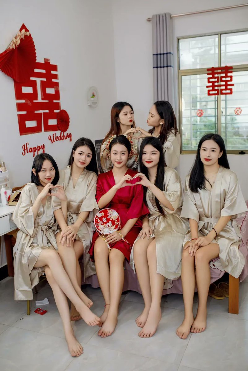 randa_ezo828's tweet photo. [With my awkward little group here]， https://t.co/XT4rxrWh6o