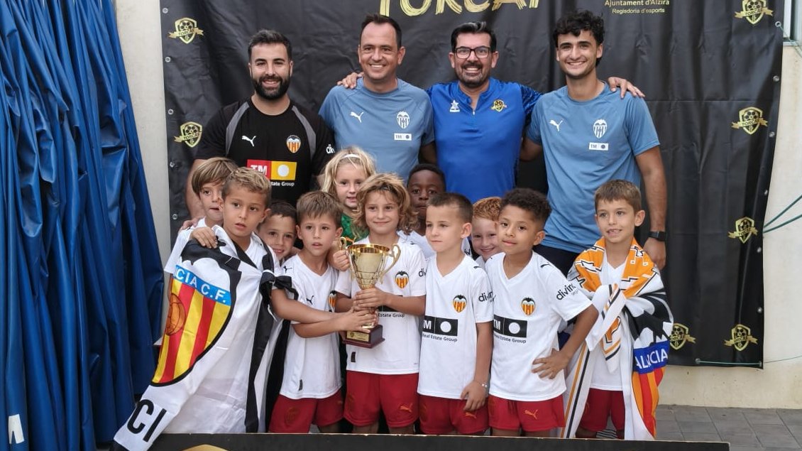 alziraradio's tweet photo. Dissabte conclogué la 19a edició del TORCAF. L'Sporting Xirivella guanyà en categories aleví i benjamí i el Valencia en prebenjamí, tots de 1r any i 1a FFCV. Ens ho conta Pablo Carrió.

https://t.co/VeslmXbTIM https://t.co/Y85wbOasSO