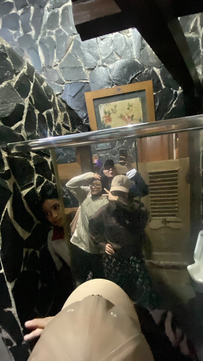 yourrkanojo's tweet photo. life update dari jaman tahun kuda yg diringkas dalam 3 jam alias baru 1% nya doang anjrt!!!!!!! kalo ky gni si aing mau ya ktemu trs (+amet)🦧🦧🦧🦧 https://t.co/IFfuchIBNb