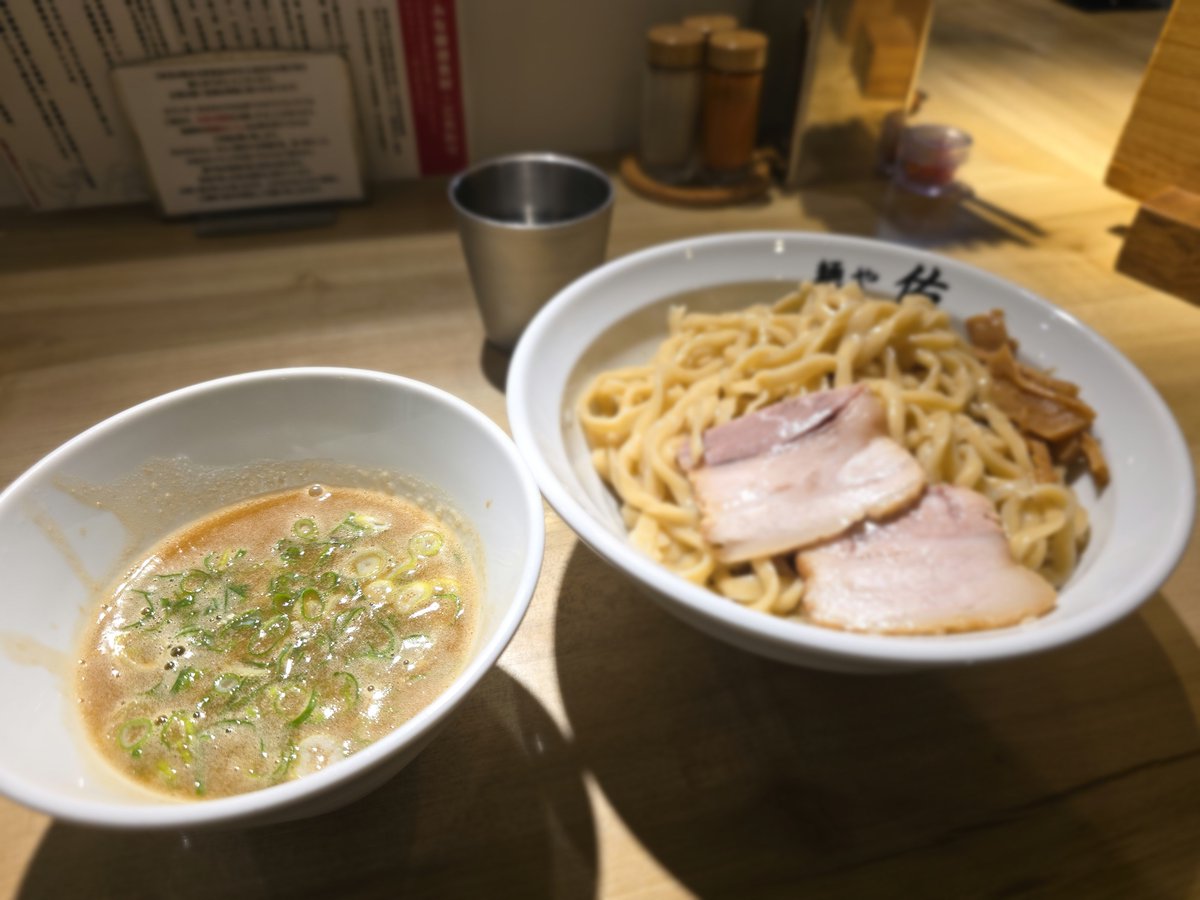 d_mlov's tweet photo. 大阪楽を見て食いたいもの食べつつ謎解きをしたりなどした https://t.co/mTEee4TDgZ