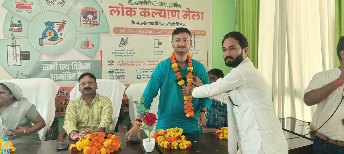 1AnkitRajaYadav's tweet photo. आज बरूआ सागर मंडल में सेवा सेतु अभियान में मंडल प्रभारी के निमित्त उपस्थित रहा।।
नगर पालिका परिषद बरूआ सागर में आज से 6 अक्टूबर तक रोज 11 बजे से 4 बजे माननीय प्रधानमंत्री श्री नरेंद्र मोदी जी के 25 वर्षों के सेवा की श्रंखला में आज यह कार्यक्रम आयोजित हुआ। https://t.co/sAAtwweBov