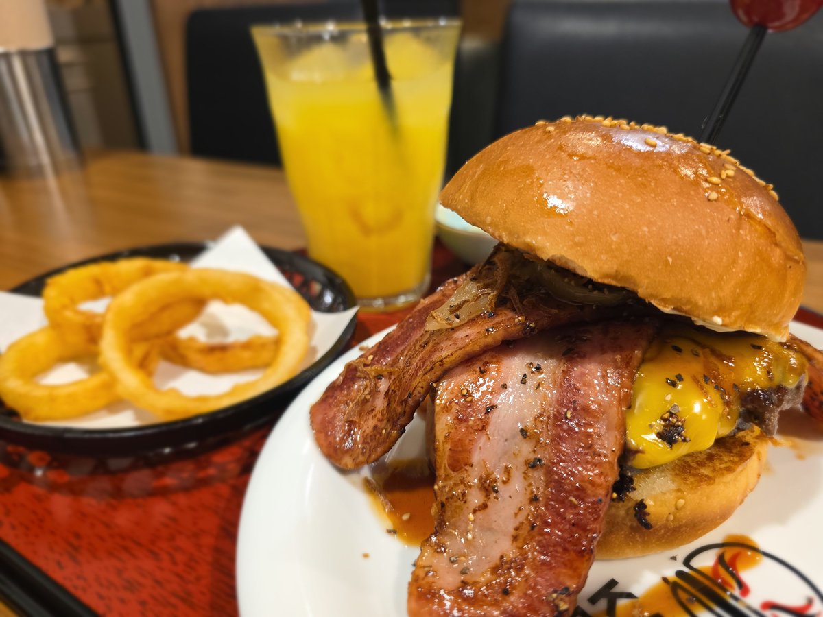 d_mlov's tweet photo. 大阪楽を見て食いたいもの食べつつ謎解きをしたりなどした https://t.co/mTEee4TDgZ