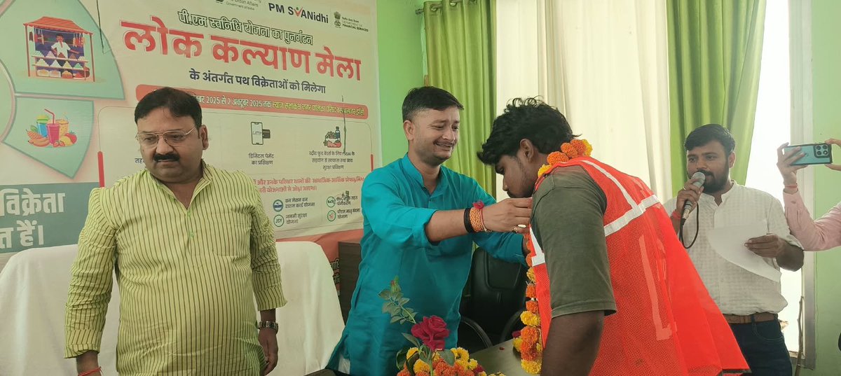 1AnkitRajaYadav's tweet photo. आज बरूआ सागर मंडल में सेवा सेतु अभियान में मंडल प्रभारी के निमित्त उपस्थित रहा।।
नगर पालिका परिषद बरूआ सागर में आज से 6 अक्टूबर तक रोज 11 बजे से 4 बजे माननीय प्रधानमंत्री श्री नरेंद्र मोदी जी के 25 वर्षों के सेवा की श्रंखला में आज यह कार्यक्रम आयोजित हुआ। https://t.co/sAAtwweBov