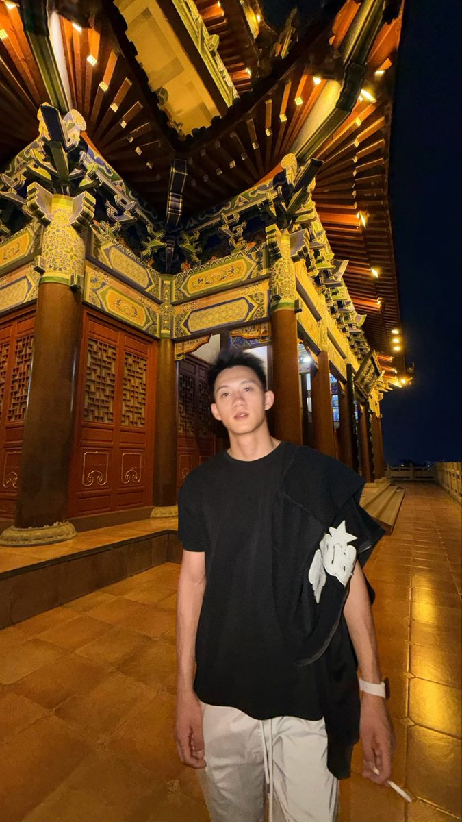 JacklyBig's tweet photo. 回武汉啦 国庆有没有人约着溜达溜达 https://t.co/mC9pqID2Yw