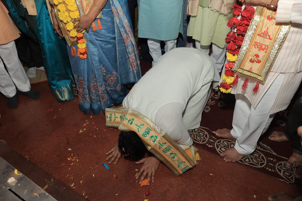 BjpBiplab's tweet photo. भोपाल के प्राचीन ला���घाटी स्थित गुफा मंदिर में हनुमान जी के दर्शन कर विधिवत पूजा-अर्चना की। प्रभु हनुमान जी से सभी के सुख, समृद्धि एवं कल्याण की प्रार्थना की। https://t.co/x3mwKH30Yt