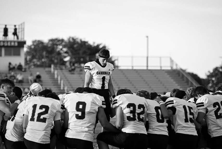 TraeO_01's tweet photo. I hate to announce that this past Friday in my game against Sidney, I ruptured my ACL. Here is my season stats

Through 5 weeks 🚨
282 rec yds
10 receptions 
5 rec tds
1 rush td
1 kr td
7 tot tds
119 kr yds
@CardinalFB2004 @LockedIn_OscarG @LockedInPreps 

https://t.co/QSlYtPo77m https://t.co/poxnukW4xy