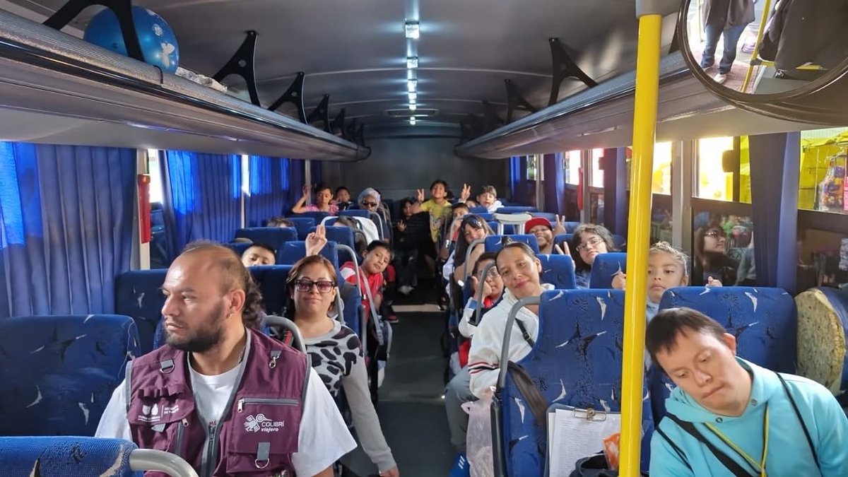 evelyn_parraA's tweet photo. ¡Tocó aprender, descubrir y divertirnos! 🐘🦒

En coordinación con Colibrí Viajero, llevamos a niñas y niños del Centro de Integración Juvenil Venustiano Carranza al Zoológico de San Juan de Aragón.

Una experiencia para aprender, convivir y crear momentos que dejan huella. ❤️ https://t.co/M5abgMULD4