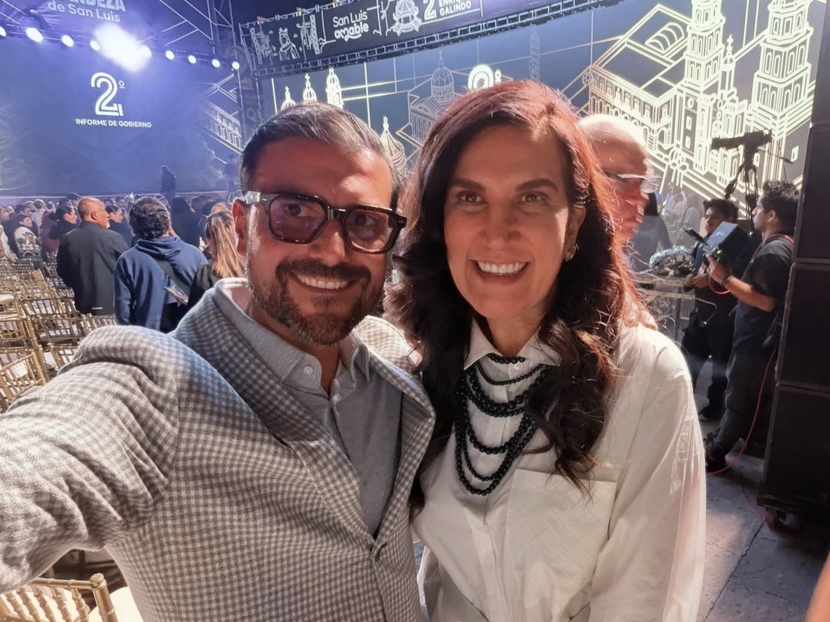 davidnovoatosca's tweet photo. Un gusto acompañar a @EF_Galindo en su #5InformeSLP y ser testigos de #LaGrandezaDeSanLuis.
Porque los gobiernos de @AccionNacional son gobiernos que saben gobernar: cercanos a la gente y a sus necesidades, abiertos a escuchar y, sobre todo, comprometidos con dar resultados.
Felicidades por estos resultados y por seguir trabajando por las familias de #SanLuisPotosí. 🇲🇽💙
#DavidNovoa