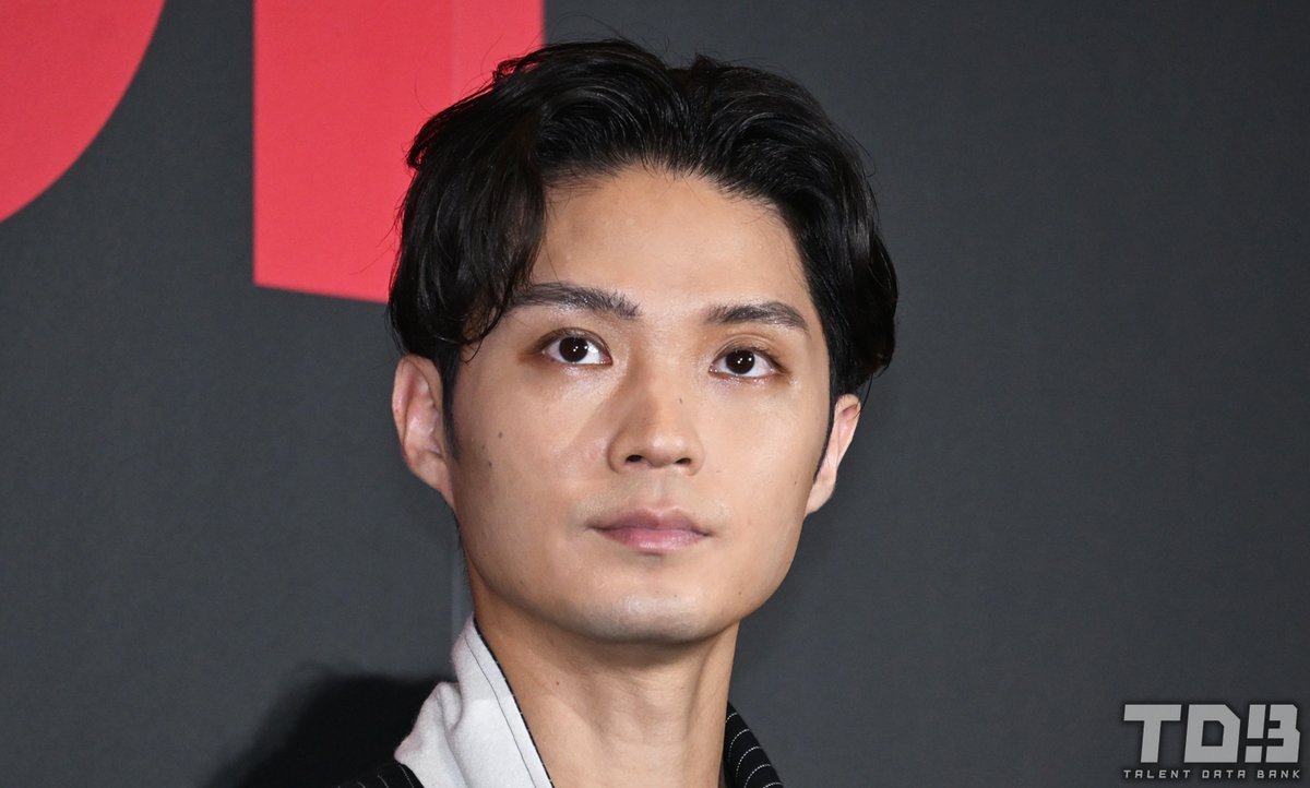 talent_databank's tweet photo. 映画『mentor』ジャパンプレミア

磯村勇斗、念願のアーチェリーに挑戦も思わぬ無茶ぶりに「この監督やばいな」とぶっちゃけ！

共演の綾野剛に感謝と信頼を寄せる
「役者としてもメンターのような存在」

▼詳細はこちら
https://t.co/TAHPUaLfow

#磯村勇斗 #綾野剛 #映画mentor https://t.co/hYrs4rFGLY
