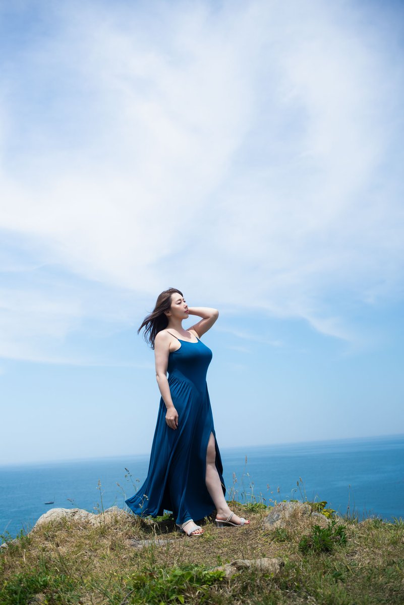 gotphotobook's tweet photo. 【予約解禁】#風間ゆみ 写真集『viento』発売記念！

11/19開催のオンラインイベント参加権付が受付スタート！締切は11/5まで！

1冊：直筆サイン本
3冊：宛名入り＋チェキ＋生写真
5冊：豪華アクスタまで全部入りの完全版！

圧倒的美貌と極上の色香に溺れろ！
https://t.co/hzJF6RcLeY
@yumikazama https://t.co/gJjvv08kM8