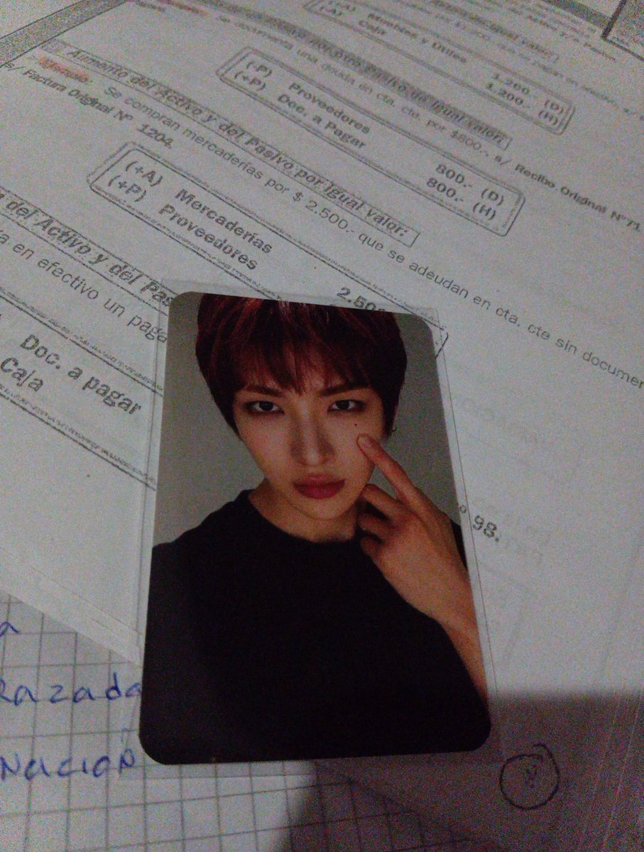 m1miiz_'s tweet photo. Mu acompañándome en mi noche de estudio me da fuerzas 💪🏻
#MU #뮤 #EPEX #에펙스 https://t.co/NtxAlh2kou