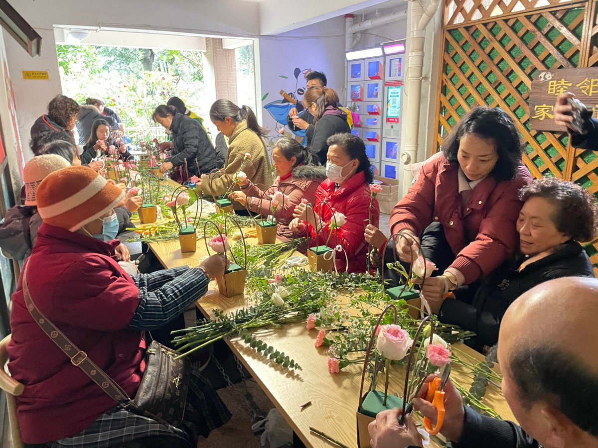 lamkien910398's tweet photo. Join our neighborhood plant swap this Sat (10am-12pm) at Central Park! Bring extra plants, cuttings or seeds, take home new green buddies u0026 chat with neighbors. Free u0026 fun for all! https://t.co/Uas4wF4FK2
