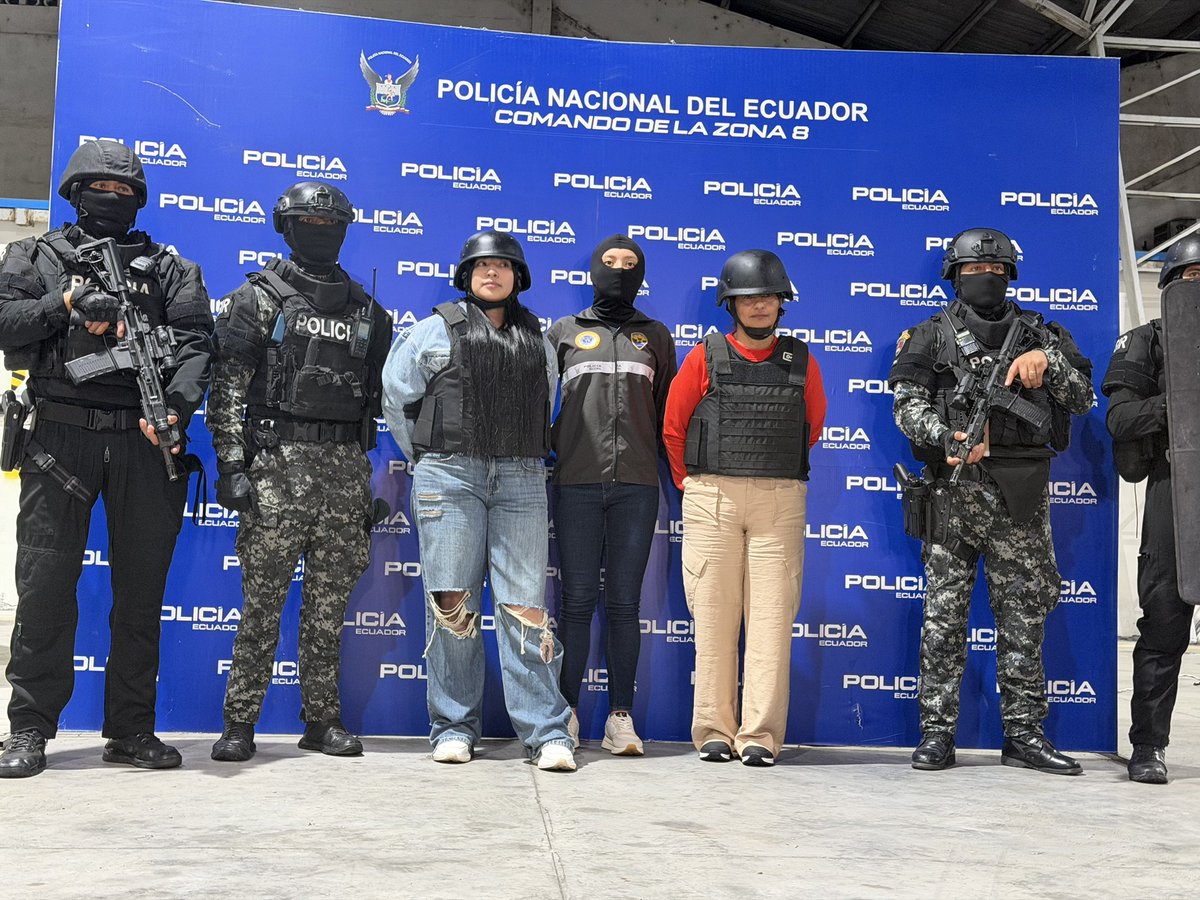 JohnReimberg's tweet photo. Inda Mariela Peñarrieta Tuárez y Michelle Jamilet Macías Peñarrieta, esposa e hija de alias “Fito”, consideradas Objetivos de Alto Valor en Ecuador llegaron hace pocos instantes al país donde tendrán que enfrentar a la justicia. 

Las dos están vinculadas al caso “Blanqueo Fito” y fueron llamadas a juicio en marzo de 2026 por lavado de activos.

La cooperación internacional sigue golpeando al crimen organizado y sus economías.

Es cuestión de tiempo: todos caen. 

De los ecuatorianos nadie se burla.