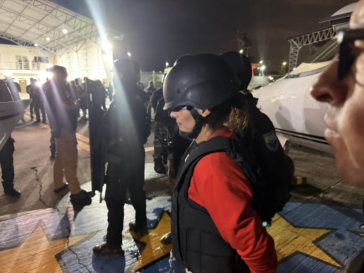 JohnReimberg's tweet photo. Inda Mariela Peñarrieta Tuárez y Michelle Jamilet Macías Peñarrieta, esposa e hija de alias “Fito”, consideradas Objetivos de Alto Valor en Ecuador llegaron hace pocos instantes al país donde tendrán que enfrentar a la justicia. 

Las dos están vinculadas al caso “Blanqueo Fito” y fueron llamadas a juicio en marzo de 2026 por lavado de activos.

La cooperación internacional sigue golpeando al crimen organizado y sus economías.

Es cuestión de tiempo: todos caen. 

De los ecuatorianos nadie se burla.