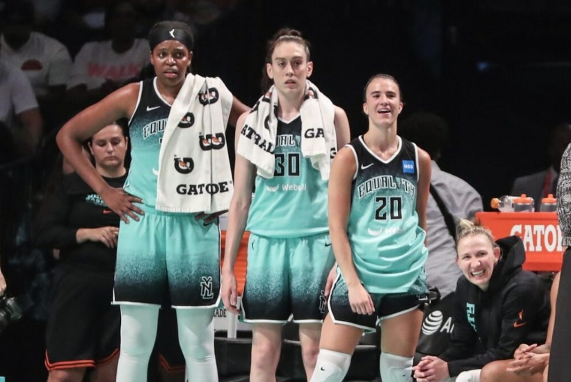 MatPoluszanczyk's tweet photo. New York Liberty pokonały Minnesotę Lynx 87:71 w Game 2 #WNBAPlayoffs 2026, wygrały serię 2-0 i awansowały do półfinału. Pierwszy raz w annałach ligi najniżej rozstawiony zespół wyelimiował postsezonową "jedynkę". Jones, Stewart, Ionescu - SZTOS 🙌 #WNBASeason30 #WNBApl https://t.co/dcIq7GOw2i