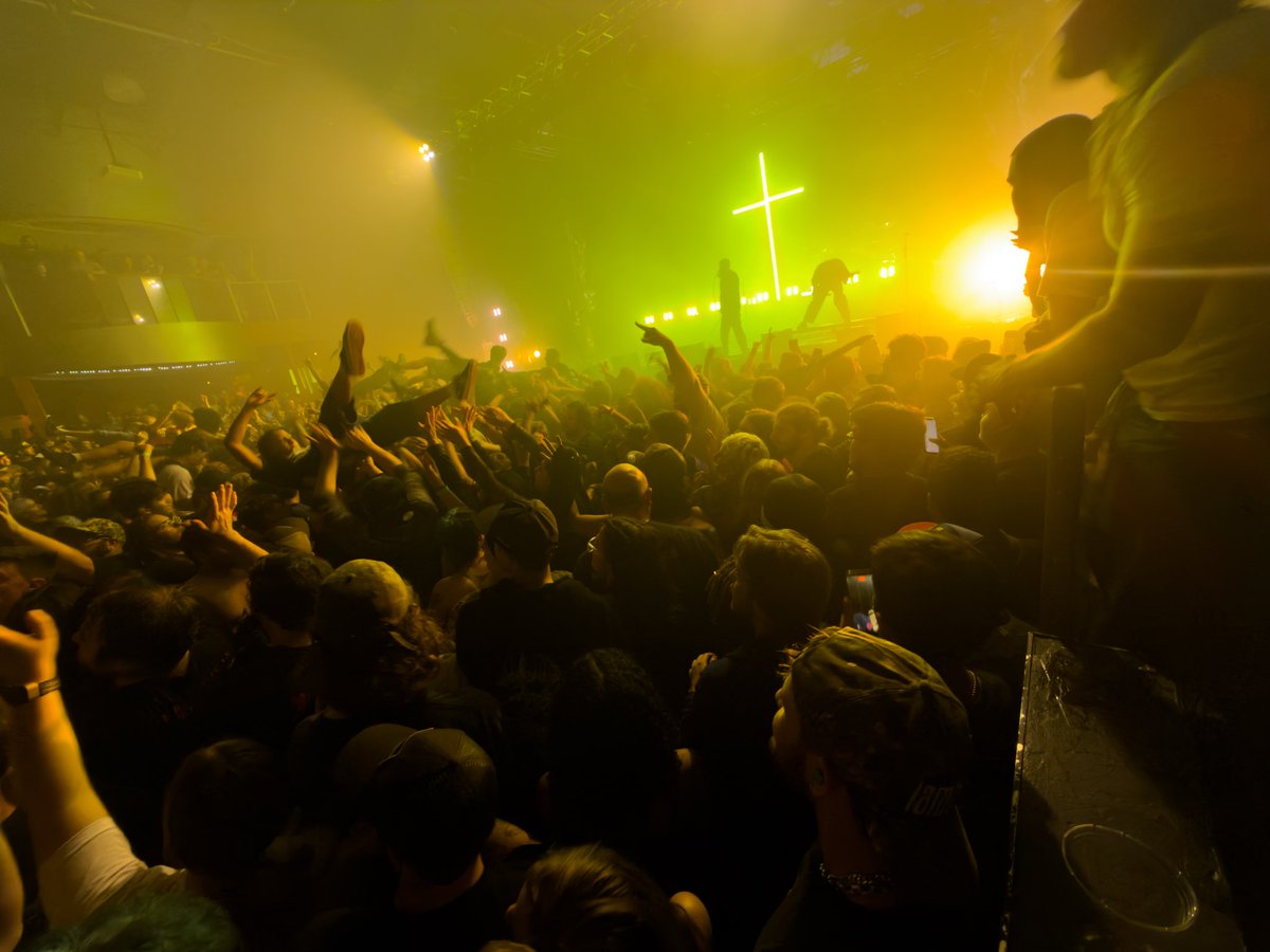 Sicfux's tweet photo. Knocked Loose right now in Minnesota. Amazing. https://t.co/UpdLkHfhIV
