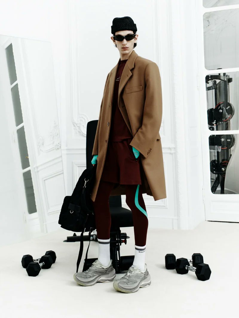 DAMAN_Magazine's tweet photo. Discover how Balenciaga brings TechWear into a new era with its Fall 2026 Collection

Read more
https://t.co/iQ2WSqFAZP https://t.co/eWkjd0MuBb