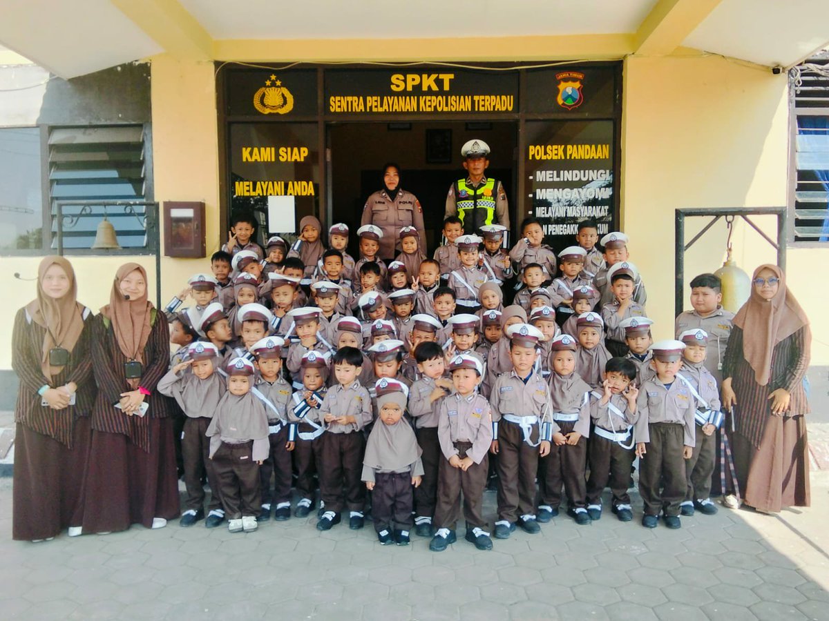 humaspandaan's tweet photo. Mako Polsek Pandaan  telah dilaksanakan kegiatan penerimaan kunjungan dari siswa siswa Kelompok A TK/RA. Al Falahiyah Dusun Nampes Desa Nogosari Kec. Pandaan dalam ranka program Outing cllas dengan tema Pengenalan tugas dan Profesi Polri sejumlah 65  siswa. https://t.co/UAqVNmStAo