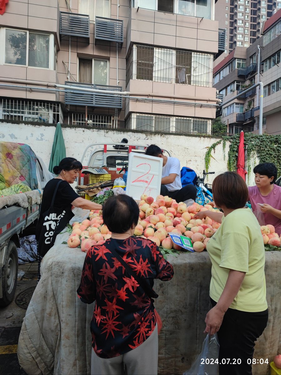 84qwKdiZNa7nW7q's tweet photo. Just caught a glimpse of a masked vendor by the alley, his quick hand movement hiding a stolen item as if trying to掩接 the truth——wait, no, the real hustle here is the morning market buzz, no shady stuff, just folks being busy! https://t.co/7G5hJGqqWi