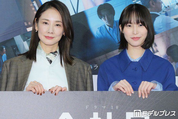Two women pose together at what appears to be a press event, with one in a brown blazer and the other in a blue shirt. Behind them is promotional imagery for the Japanese drama "レンアイ10" (Renai 10) / "Love 10," and the watermark "モデルプレス" (Model Press) is visible in the bottom right corner. The post describes how Yoshida Yô was impressed by co-star Minami Sara's intense gaze during their production.