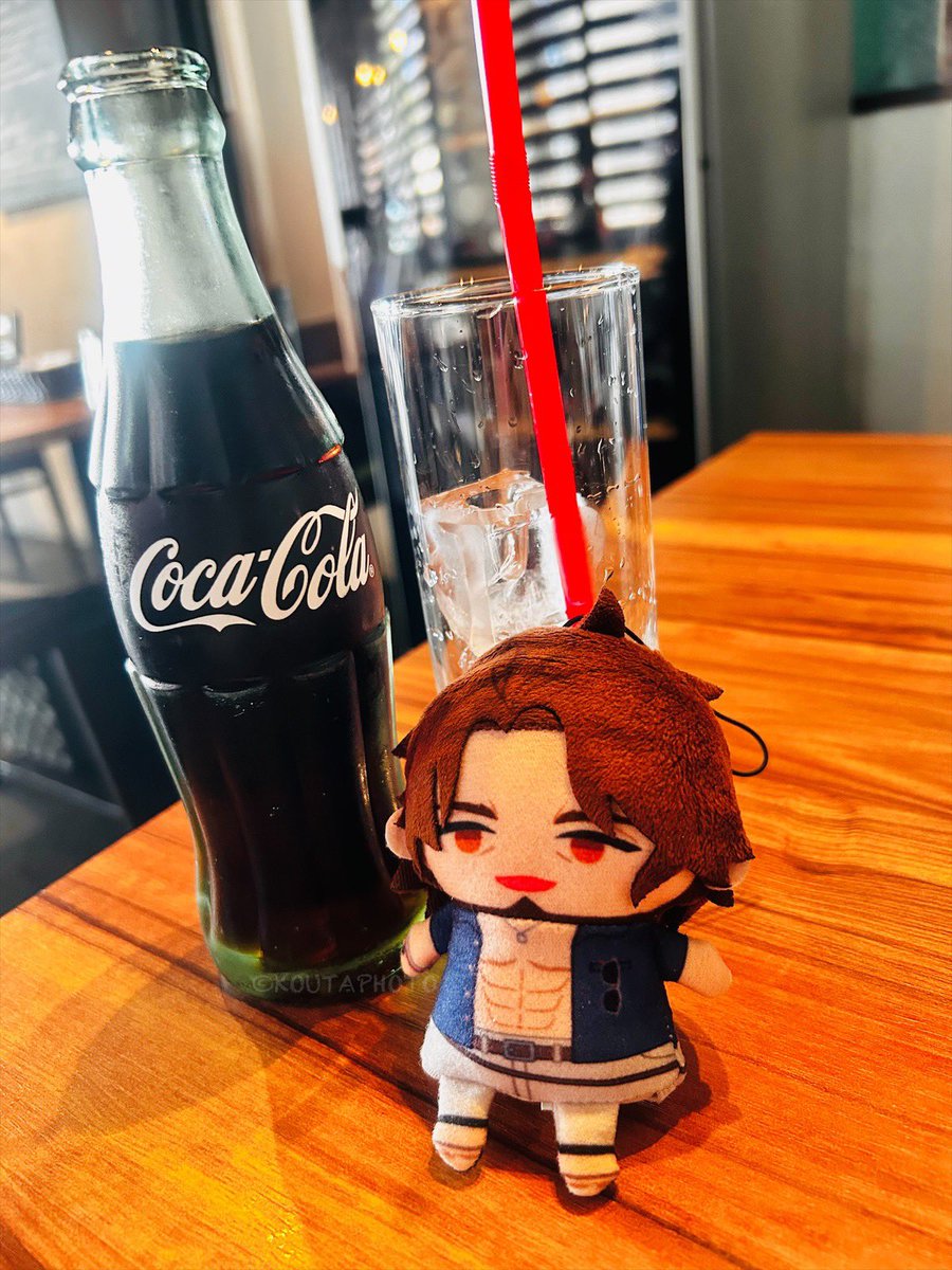 lka_Kouta's tweet photo. うきうきラーンチ!‼︎タコとイカとブロッコリーのコラボレーションやで！
久々の瓶コーラ！瓶ってなんでこんな美味いんだろうか…！！

#おでかけぱぺもんど
#にじぱぺっとが見られるタグ https://t.co/It20v2anu2