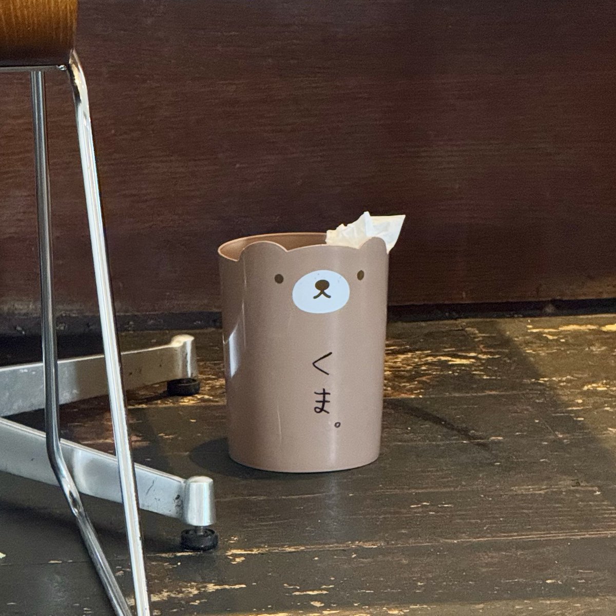 Drone_SSK's tweet photo. “くまのゴミ箱”に「くま。」と書いてある。 https://t.co/UtqRYhTTxb