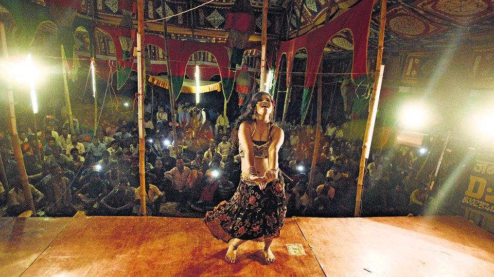 max_matrix1's tweet photo. Same Stuff, just budget is different, so according to some Indians, first two are fine but in last one the audience is Rap*st, why? Because they are poor Indians with same mentality. 
There is not much difference in lyrics of some western pop hits and bihari orchestra 1/2 https://t.co/229lXljlBW