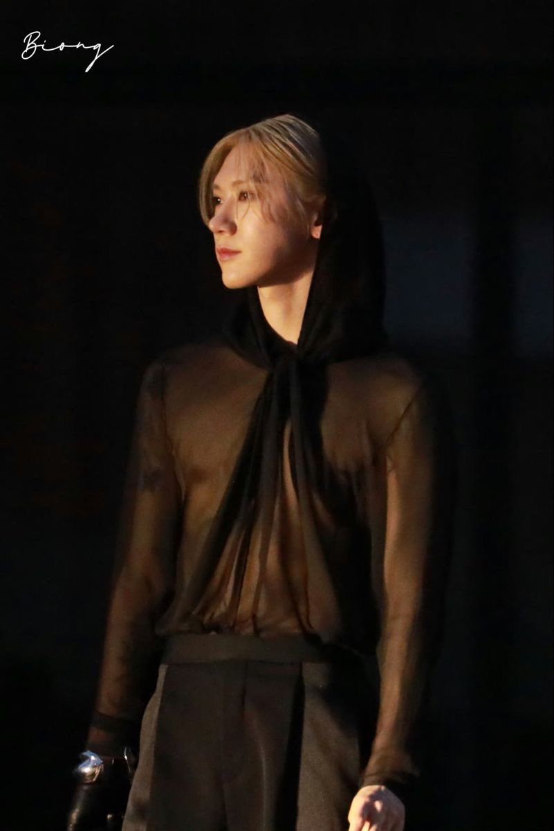 noojoeii_'s tweet photo. it’s like seeing him in another universe

TEN AT SAINT LAURENT SUMMER27 
#TENforYSLPFW27
#SaintLaurentxTEN #TEN https://t.co/ddI6bzrHzO