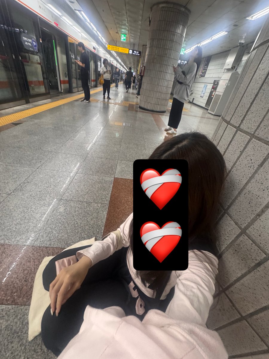 zhdwnsla's tweet photo. 죽여주새요 https://t.co/5lSFaln19X