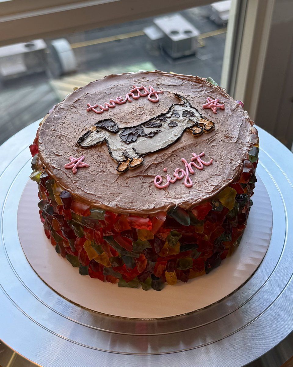 katrinaparmesan's tweet photo. my worms n’ dirt birthday cake! chocolate buttermilk cake frosted with chocolate buttercream, filled with chocolate pudding and crushed oreos, and decorated with a chopped gummy worm mosaic 🪱🪴🪏 https://t.co/Pna55isRtX