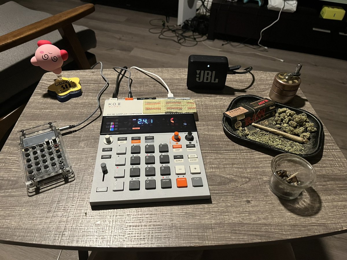 SortoTho's tweet photo. Light set up 

#teenageengineering
#ep133
#ko2 https://t.co/8fh12WOD7G