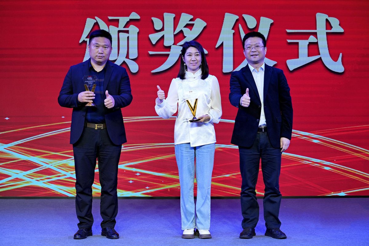 2urq6BMprcNURhO's tweet photo. [Yedi Jia's excellent performance in the competition won the praise of all the judges!]， https://t.co/bVlSzHfDNg