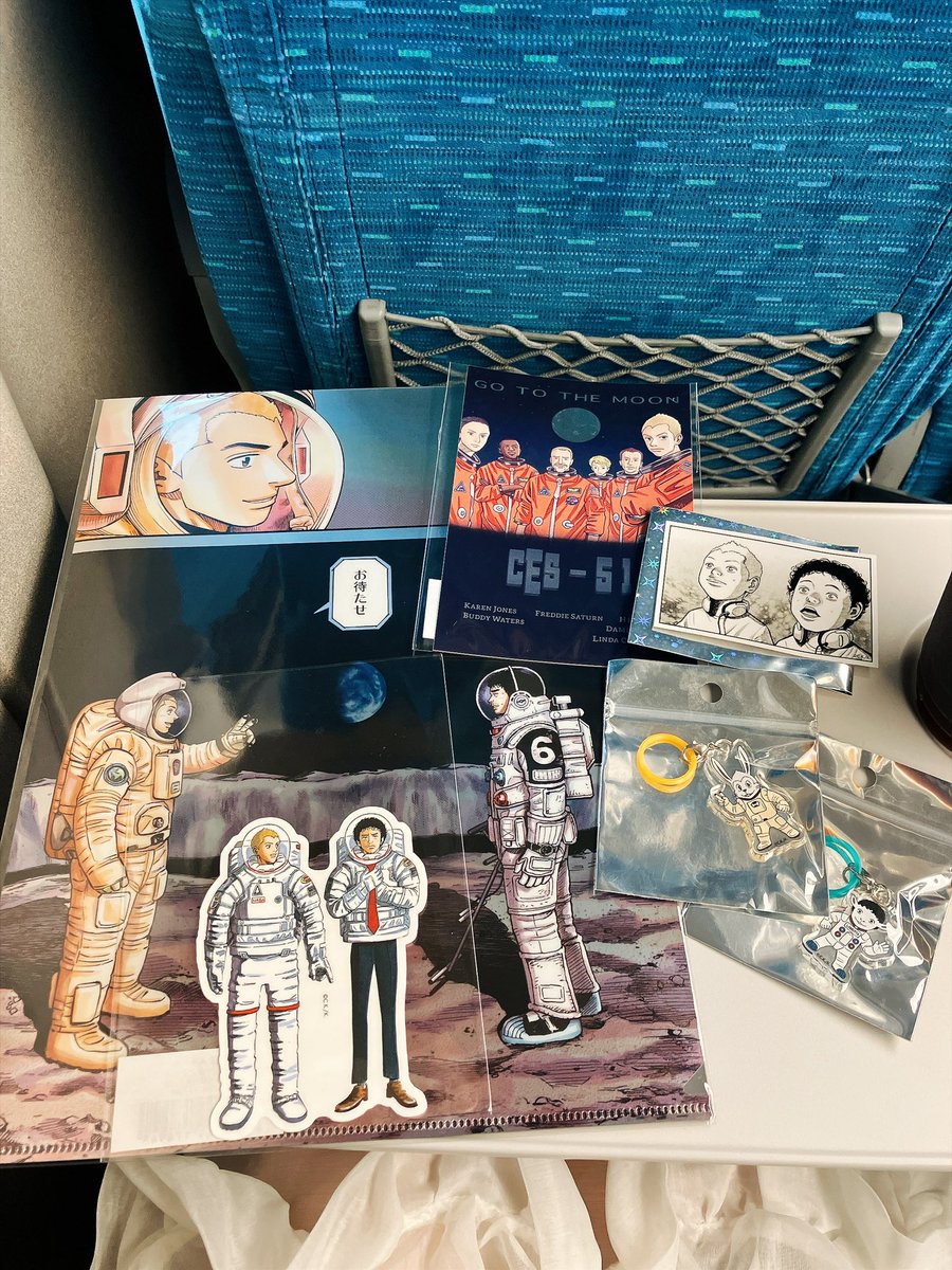 p_zww0____'s tweet photo. #宇宙兄弟展
「完結：」〜ふたつの軌跡〜

音の演出もだし展示の仕方がとても凝っていて短いけどすごい充実感だった！！

入口選べるだけかと思ったら別ルートだったの知らなかった…2周したかったよ😭😭最終日また東京に用事あるからリベンジする…！ https://t.co/gQMTd2YvDu
