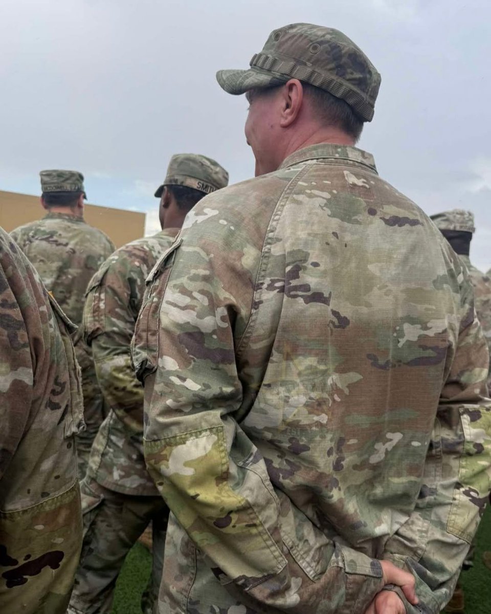usawtfm's tweet photo. No boonie caps in formation.

"Roger, Sarnt." https://t.co/bP6bFRi0w6