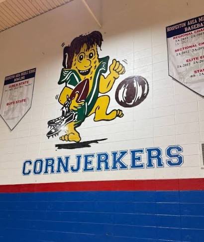 dkdotbuild's tweet photo. Absolutely nothing beats high school mascots in the Midwest https://t.co/g4mQWEXRoQ