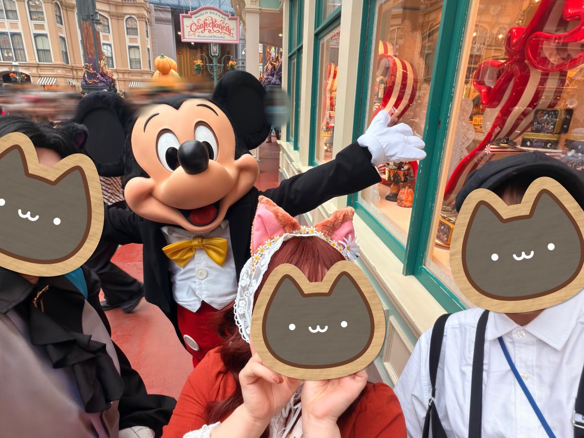 x00369x's tweet photo. キャストさんからお友達が来るからってことで、場所ずれたらまさかのミッキーきた(笑)フリグリ久しぶりすぎる😂👏 https://t.co/4A7MbyzHNW