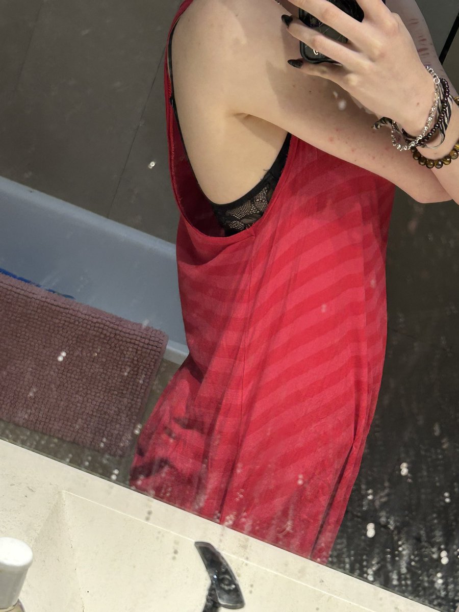 elsWhiteTiger's tweet photo. Ignore how dirty my mirror is 

Anyway idk 
#edrtwtㅤ https://t.co/OaZHmqCOcW