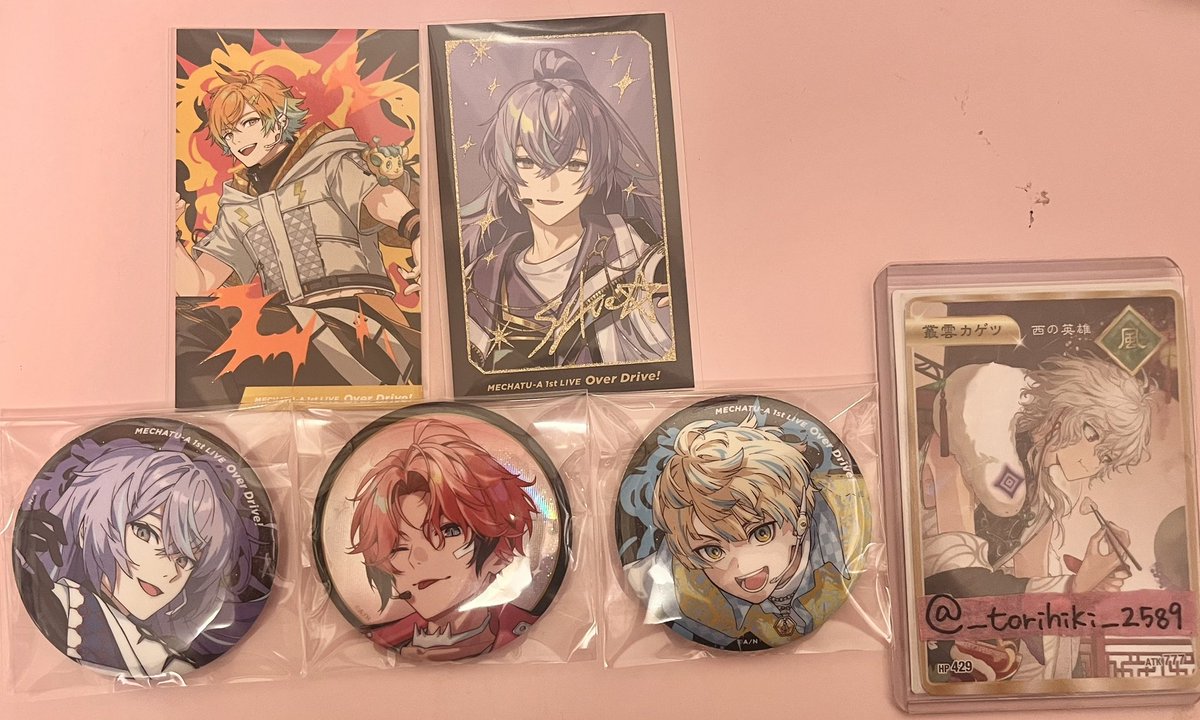 _torihiki__2589's tweet photo. 【交換 譲渡】にじさんじ MECHATU-A めちゃつえー 1st LIVE Over Drive! ランダムカード ランダム缶バッジ Oriens Dytica

譲：画像1枚目
求：画像2枚目

▶︎缶バッジは求1点決まり次第譲渡可
▶︎紙類は2:2ご交換の方を優先(同絵柄同士)
▶︎都内手渡し/現地手渡し/郵送

お気軽にお声かけください。 https://t.co/GVU9FQMyXK