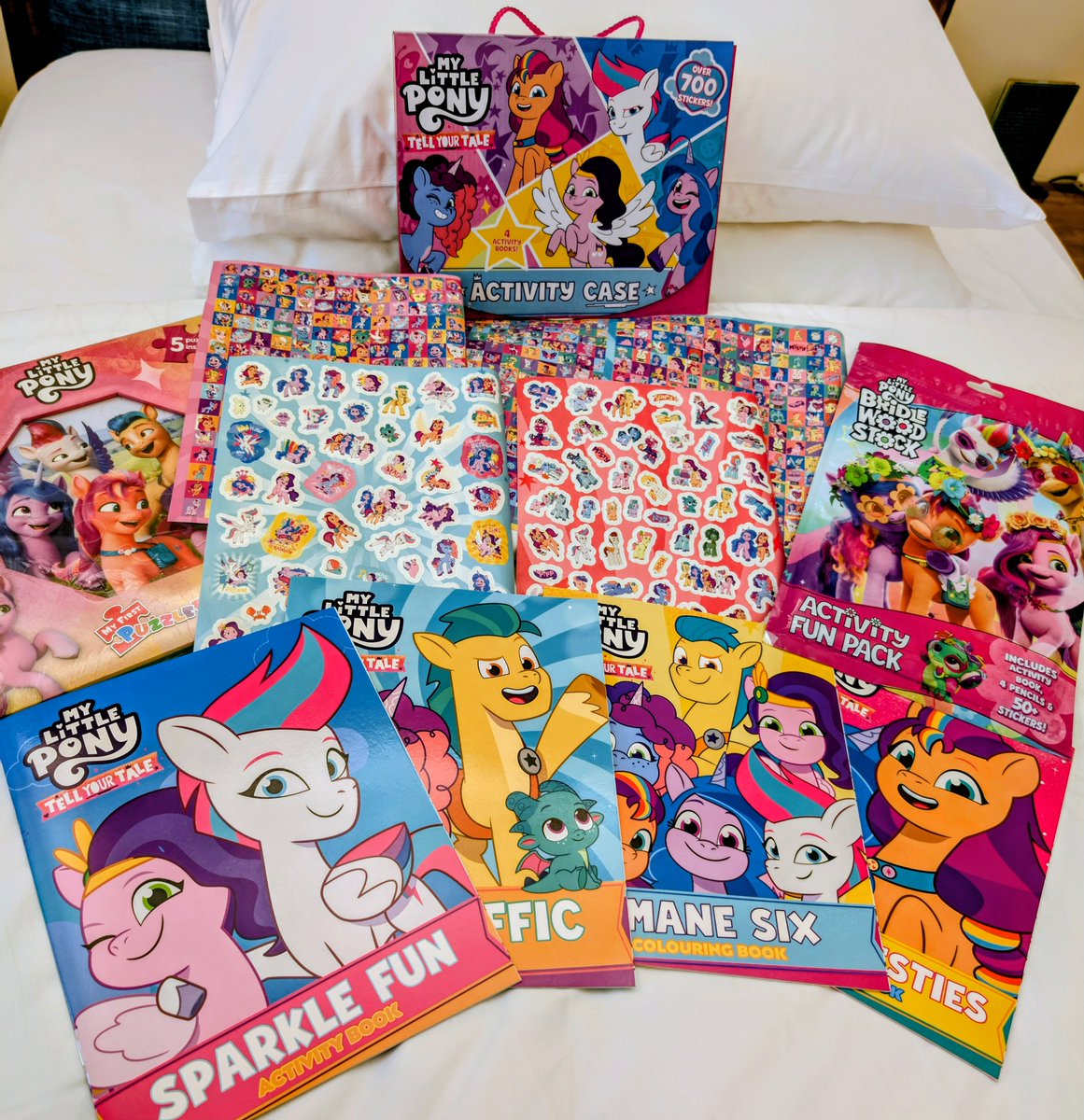 SilverShion28's tweet photo. ベトナムの本屋で見つけた
#マイリトルポニー #mlp #mlpg5 #MiniLittlePony https://t.co/ZKJK7IuNpm