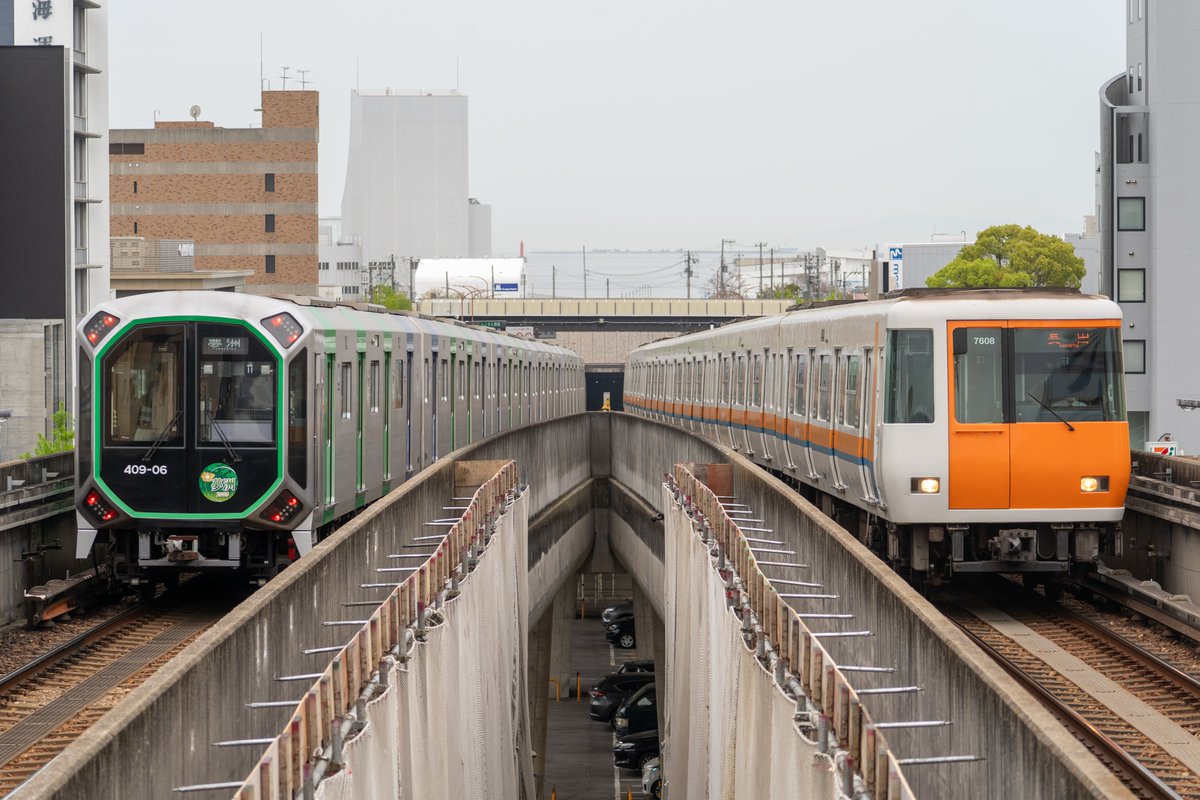 OsakaMetroOfcl's tweet photo. 1986年10月1日は、Osaka Metro中央線と近鉄東大阪線が相互直通運転を開始した日🎊
長田から生駒間の相互直通開始から40年目を迎えました！

現在では学研奈良登美ヶ丘駅まで運転しており、
昨年の万博開催時にも多くのお客さまにご利用いただきました✨

これからも中央線をよろしくお願いします♪ https://t.co/2aPIwzD2cI