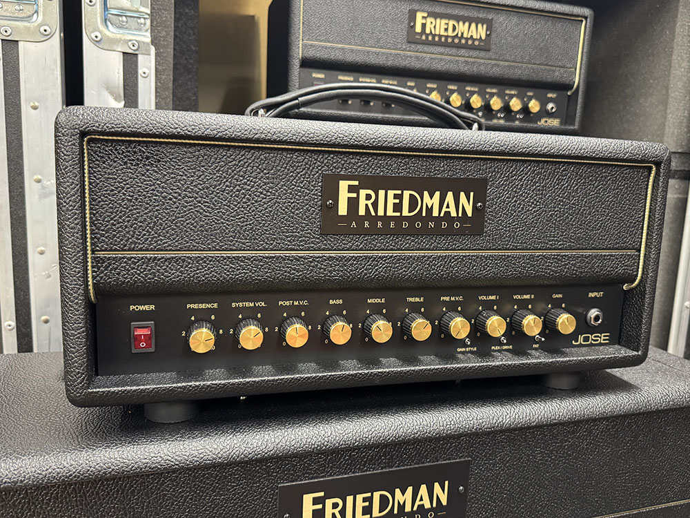 MJ_Online_Store's tweet photo. #Friedman
『JOSE-20』
現代における“改造アンプサウンド”のプラットフォームとして誕生した #JOSE100 のDNAを受け継ぐ「JOSE-20」が入荷しました。
20Wという出力からは想像できない、ジューシーでリッチなハーモニックスとタイトなローエンドを併せ持つ極上のトーンを生み出します!
#JOSE20 https://t.co/MUSgVeZ5Ev